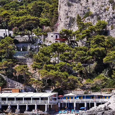 Cisterna Capri, Private Front With Pool Капри