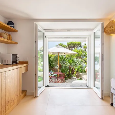 Cisterna Capri, Private Front With Pool Вилла *