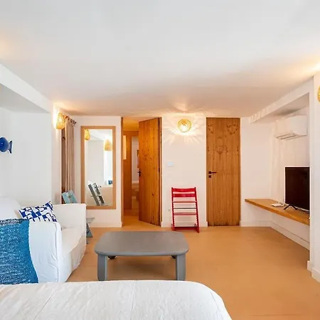 Cisterna Capri, Private Front With Pool Вилла Капри