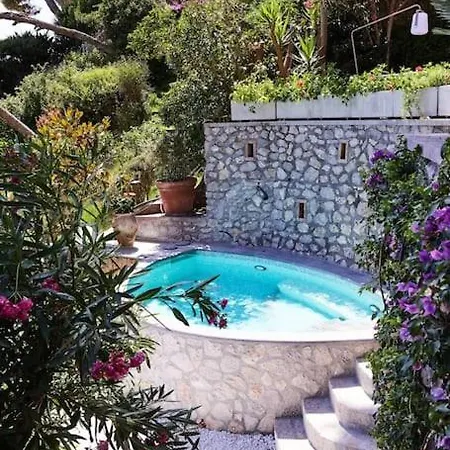 Cisterna Capri, Private Front With Pool Вилла *