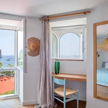 Cisterna Capri, Private Front With Pool Вилла *