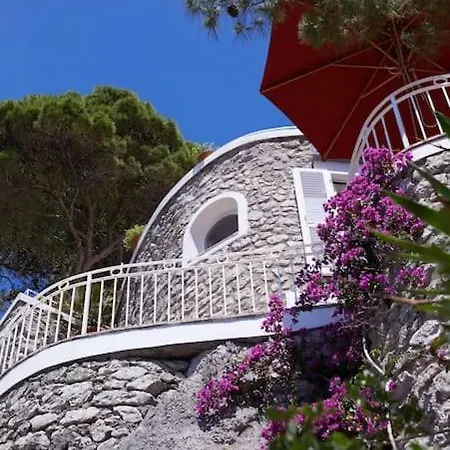 Вилла Cisterna Capri, Private Front With Pool Капри