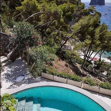 Cisterna Capri, Private Front With Pool Вилла Капри
