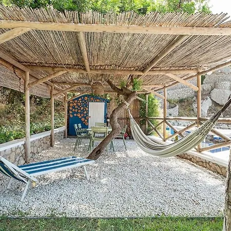 Вилла Cisterna Capri, Private Front With Pool