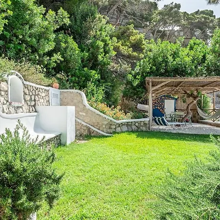 Вилла Cisterna Capri, Private Front With Pool Капри