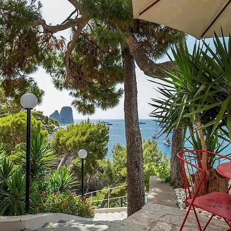 Cisterna Capri, Private Front With Pool
