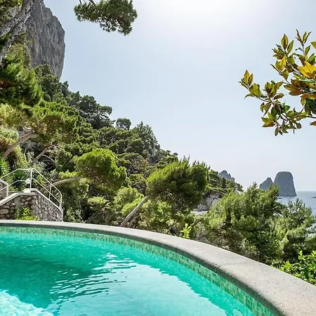 Cisterna Capri, Private Front With Pool Villa Capri