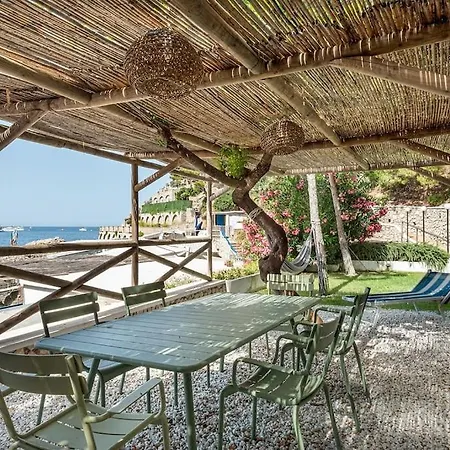 Cisterna Capri, Private Front With Pool