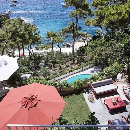 Vila Cisterna Capri, Private Front With Pool